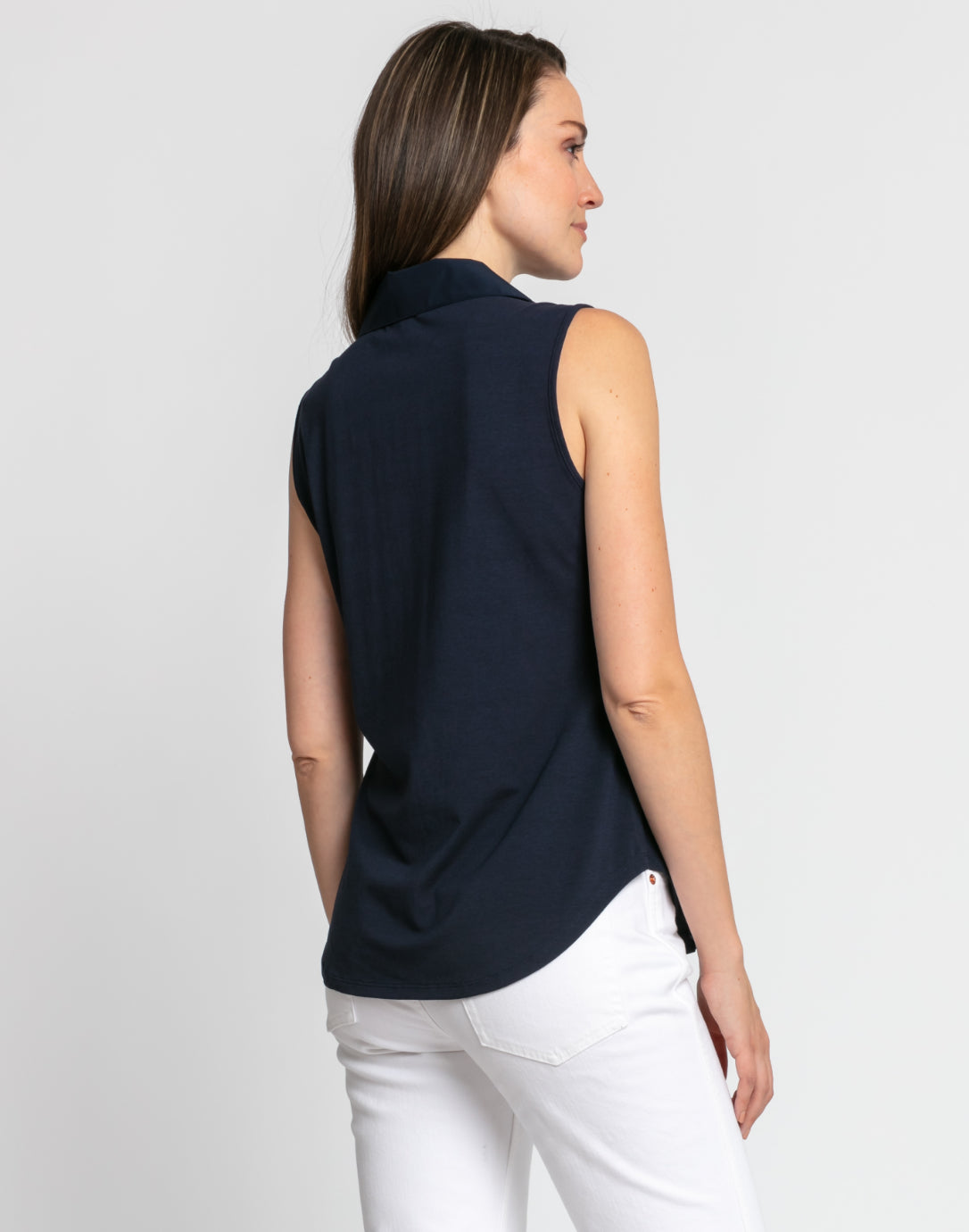 Donna Sleeveless Wing Collar 
